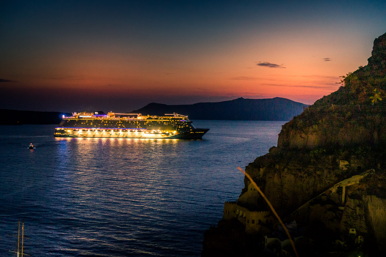 santorini cruise ship dark