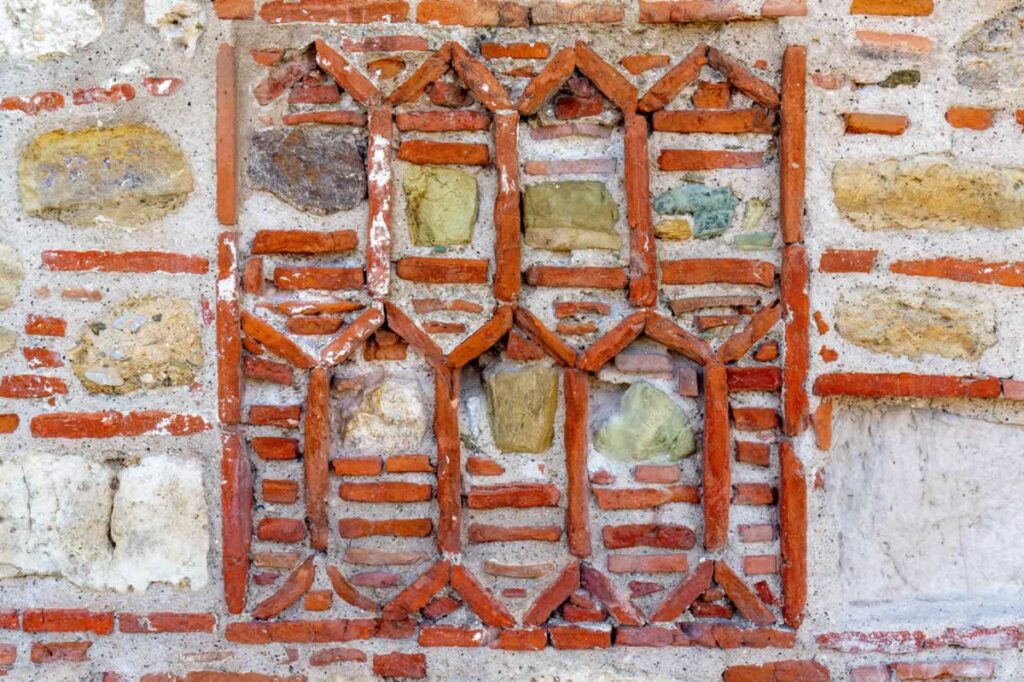 thessaloniki brick wall pattern