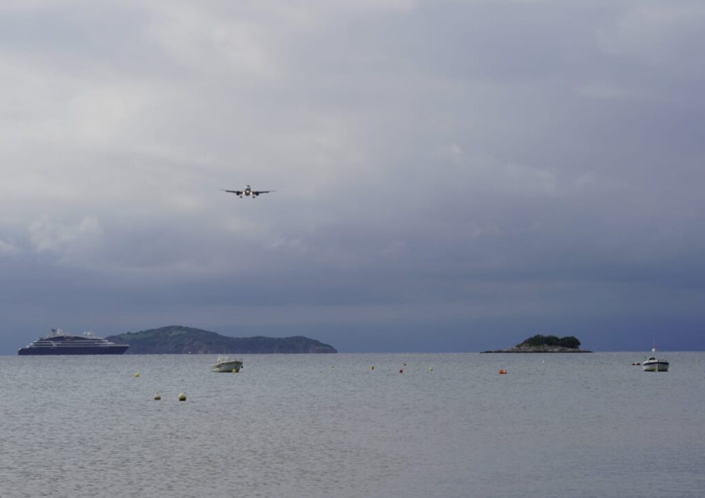 plane spotting skiathos